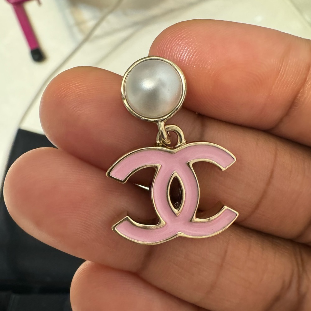 CHANEL Pink and White Pearl Logo Earrings - Picture 2 of 8